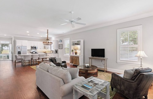 Darien Casa | Historic Waterfront Home