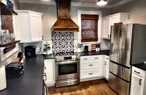 Winston - Salem Casa | Historic West End Haven, walk to downtown Winston