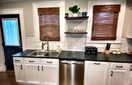 Winston - Salem Casa | Historic West End Haven, walk to downtown Winston