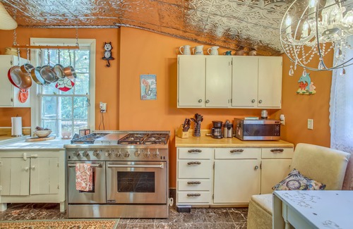 Winnabow Casa | Historic Winnabow Home w/ Screened Porches!