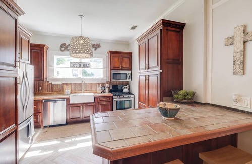 Biloxi Casa | Historical Beach Cottage in the core of downtown and a short walk to the beach