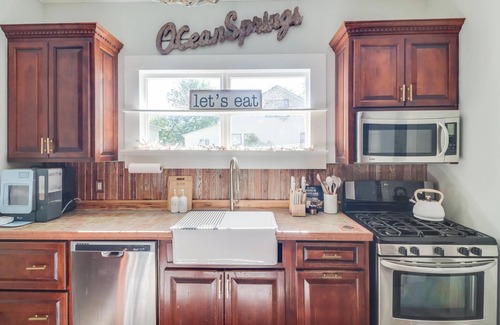 Biloxi Casa | Historical Beach Cottage in the core of downtown and a short walk to the beach