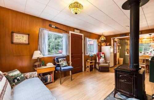 Julian Casa | Historical Cabin in Julian Pet's okay!