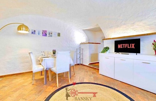Caslano Apartamento | Historical Center 'Heart of Lavender' Apartment