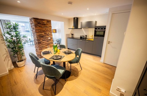Eindhoven City Center Apartamento | Historical City Retreat with Sauna option (R-51-B)