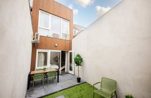 Eindhoven City Center Apartamento | Historical City Retreat with Sauna option (R-51-B)