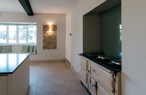 Brackley Otro | Hermosa casa de campo en 6 acres con salas de juegos y comodidades modernas.