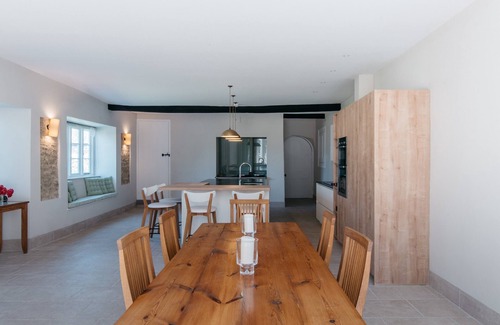 Brackley Otro | Hermosa casa de campo en 6 acres con salas de juegos y comodidades modernas.