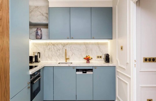Chaillot Apartamento | HISTORICAL GRANDEUR WITH MODERN LUXURY STEPS FROM GOLDEN TRIANGLE–AVENUE KLEBER