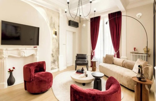 Chaillot Apartamento | HISTORICAL GRANDEUR WITH MODERN LUXURY STEPS FROM GOLDEN TRIANGLE–AVENUE KLEBER