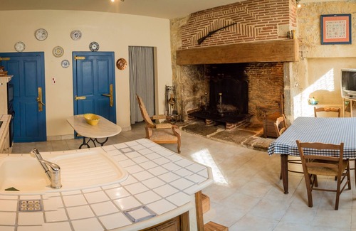 Bretenoux Casa | Casa histórica con carácter, calma y espacio.