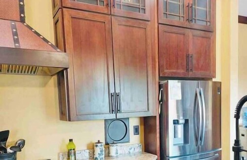 Terra Alta Casa | Historical Lakin Victorian Retreat home w/gym