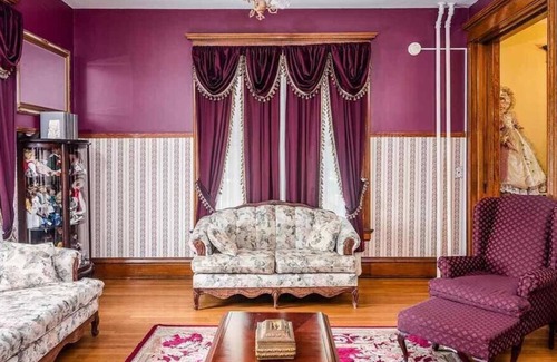 Terra Alta Casa | Historical Lakin Victorian Retreat home w/gym