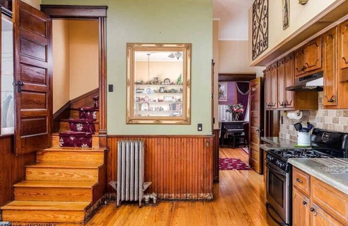 Terra Alta Casa | Historical Lakin Victorian Retreat home w/gym