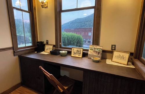 Gauley Bridge Casa | Historical land mark Gauley Bridge 1893 train station