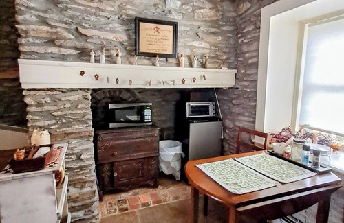 Dauberville Cabaña | Lugar histórico de Plum Creek: encantadora casa de primavera con cocina americana