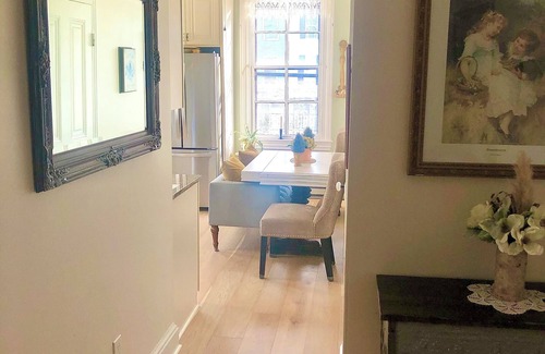 Cape May Apartamento | Historical Victorian 2 bedroom Flat 1 block from Beach JUST RENOVATED!