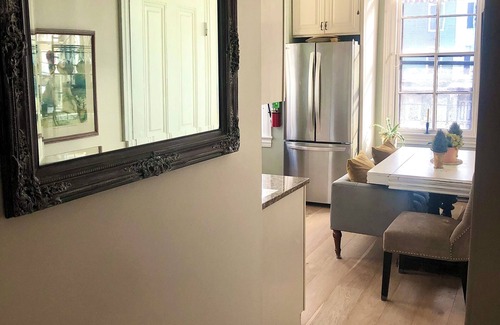 Cape May Apartamento | Historical Victorian 2 bedroom Flat 1 block from Beach JUST RENOVATED!