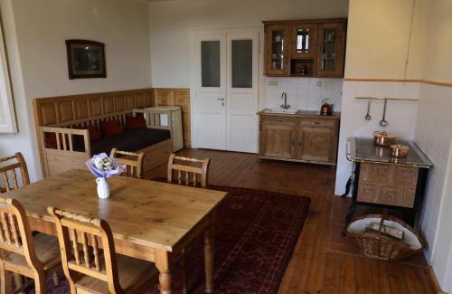 Nepomuk Apartamento | Historické apartmány Zelenohorská pošta