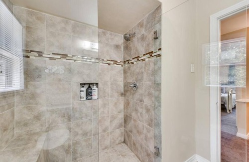 Lakewood Casa | HistoricTownhome+Close2White Rock Lake+3Queen Beds