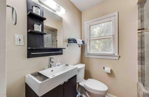 Lakewood Casa | HistoricTownhome+Close2White Rock Lake+3Queen Beds
