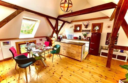 Caputh Apartamento | Historisches Retro Loft 70m2 mit Garten & Seenähe