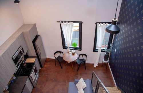 Center City Apartamento | The Hive Room en el edificio Kestrel, Lofted apartment center city views