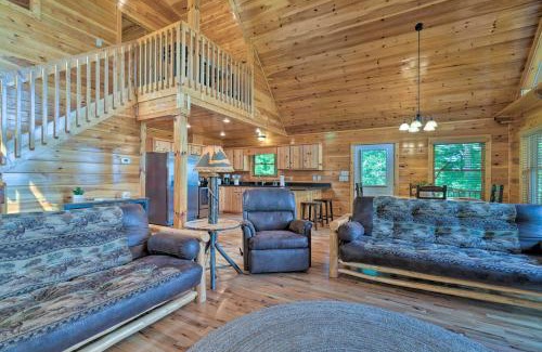 Unaka Casa | Hiwassee Hideaway Cabin with Mountain Views!