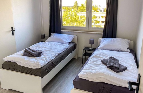 Stadtbezirk West Apartamento | HÖ01 large apartment with dryer and washing machine