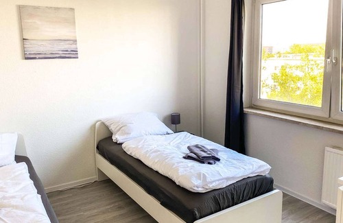 Stadtbezirk West Apartamento | HÖ01 large apartment with dryer and washing machine
