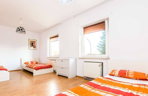 Sieglar Apartamento | HÖ01 large apartment with dryer and washing machine