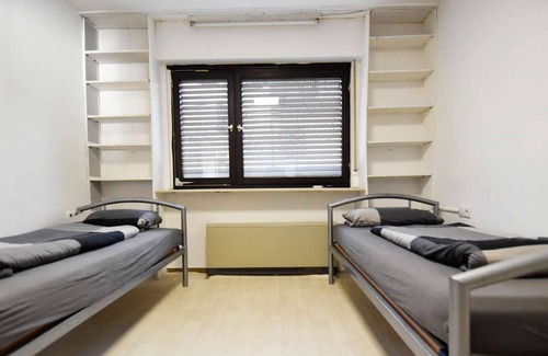 Troisdorf Apartamento | HÖ01 large apartment with dryer and washing machine