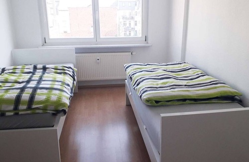 Jena-Zentrum Apartamento | HÖ01 large apartment with dryer and washing machine