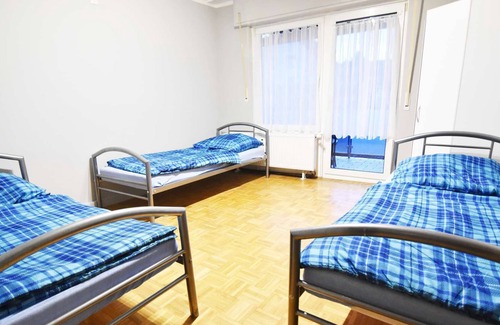 Porz Apartamento | HÖ01 large apartment with dryer and washing machine
