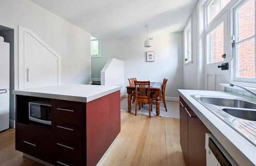 Hobart Central Business District Casa | Hobart City Life With Parking and Wifi