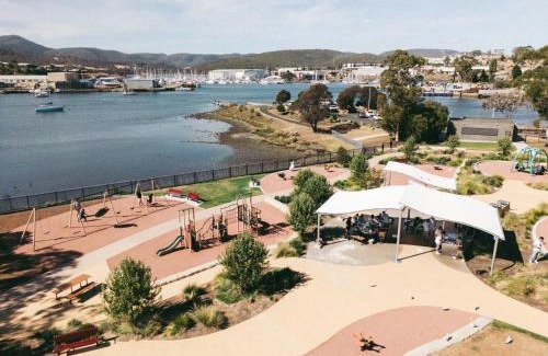 Derwent Park Apartamento | Hobart Riverside Cosy 4BR - 10mins to Hobart CBD