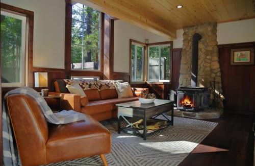 Idyllwild Casa | Hobbit House - Charming In Town