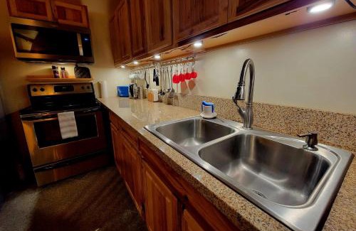 Stanardsville Casa | Hobbithouse at White Lotus Eco Spa Retreat