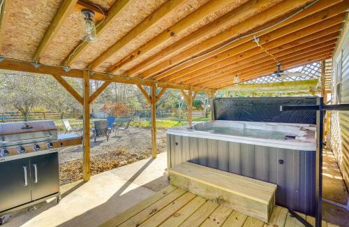 Rockbridge Casa | Hocking Hills Hideaway with Hot Tub and Fire Pit!