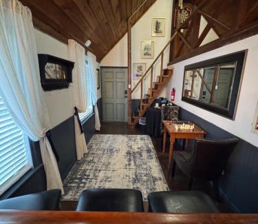 Montgomery Cama Y Desayuno | Hodge Podge Lodge