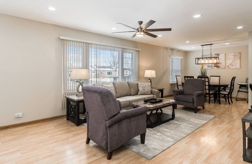 Schaumburg Casa | Hoffman Estates Rental