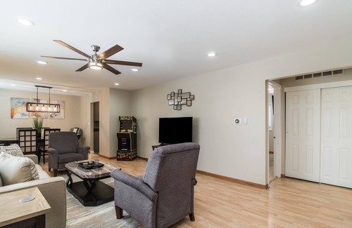 Schaumburg Casa | Hoffman Estates Rental