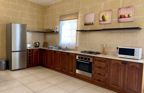 Victoria Otro | Hofra Farmhouse - 5 bedroom farmhouse with private pool
