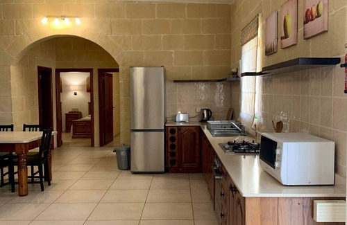 Victoria Otro | Hofra Farmhouse - 5 bedroom farmhouse with private pool
