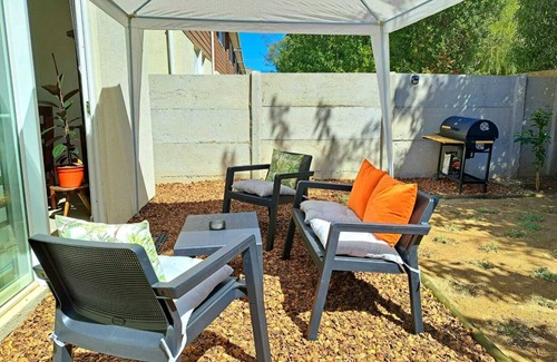 Casablanca Casa | Hogar Entre Viñas: 2D2B Casa nueva con estacionamiento gratuito.