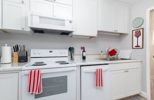 Grissom - Highland Apartamento | Hokie Townhouse Amazing Location + Pool Access