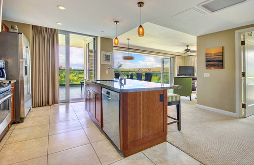 Honokowai Condominio | 2BR / 2BA ESQUINA UNIDAD w / MAR Y MONTAÑA Vistas-, LANAI 505sqft - FAMILIAR