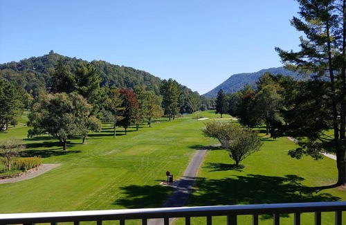 Maggie Valley Condominio | Hole in One Mountain Retreat 2 Bedroom, 2 Bath, Beautiful View,