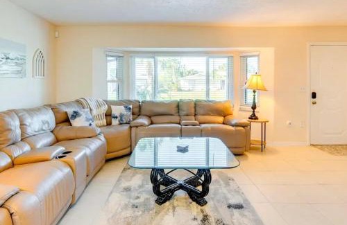 Oakland Hills Casa | Hole in One Properties Plus