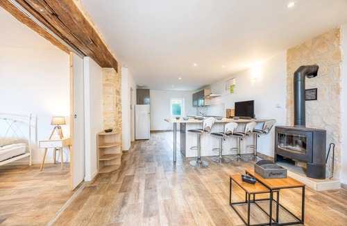 Saint-Martin-des-Fontaines Casa | Holiday Home 'Gite Les Garnes 4 Personnes' with Private Terrace, Private Garden and Wi-Fi